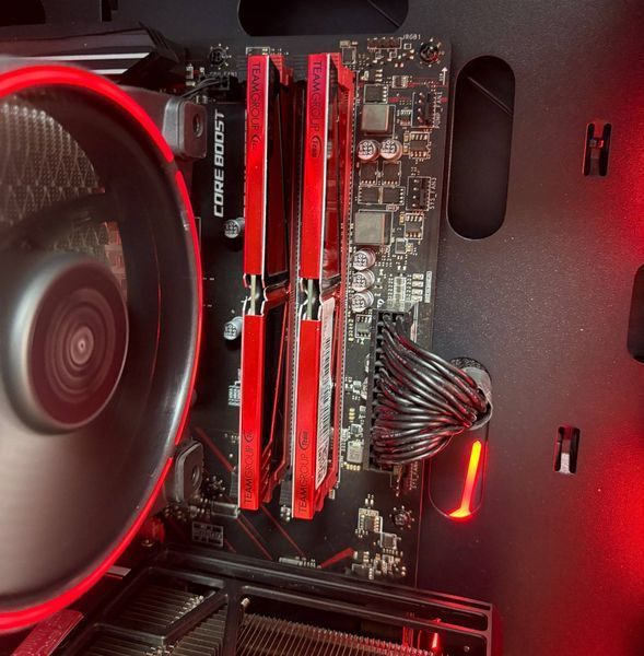 Ігровий Комп`ютер `HITMAN` Ryzen 5 2600 / RX Vega 56 /RAM 16 / SSD 256 HDD 500 (2700_VeGa56_16_512_500) - купити в Україні за низькою ціною в інтернет-магазині "Rincom"