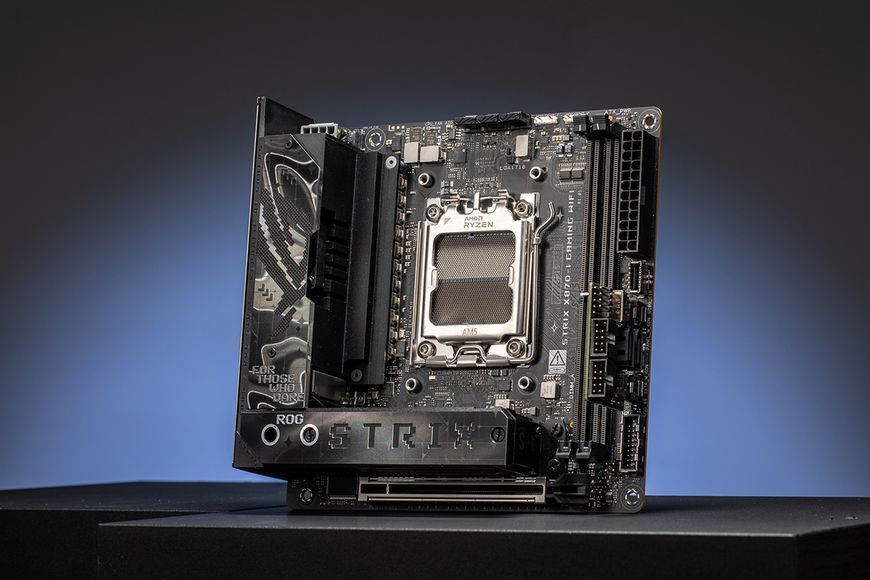 Материнcька плата ASUS ROG STRIX X870-I GAMING WIFI sAM5 X870 2xDDR5 M.2 HDMI WiFi BT mITX (90MB1IW0-M0EAY0) - купити в Україні за низькою ціною в інтернет-магазині "Rincom"
